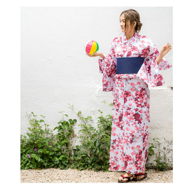 桜模様のフェミニン浴衣